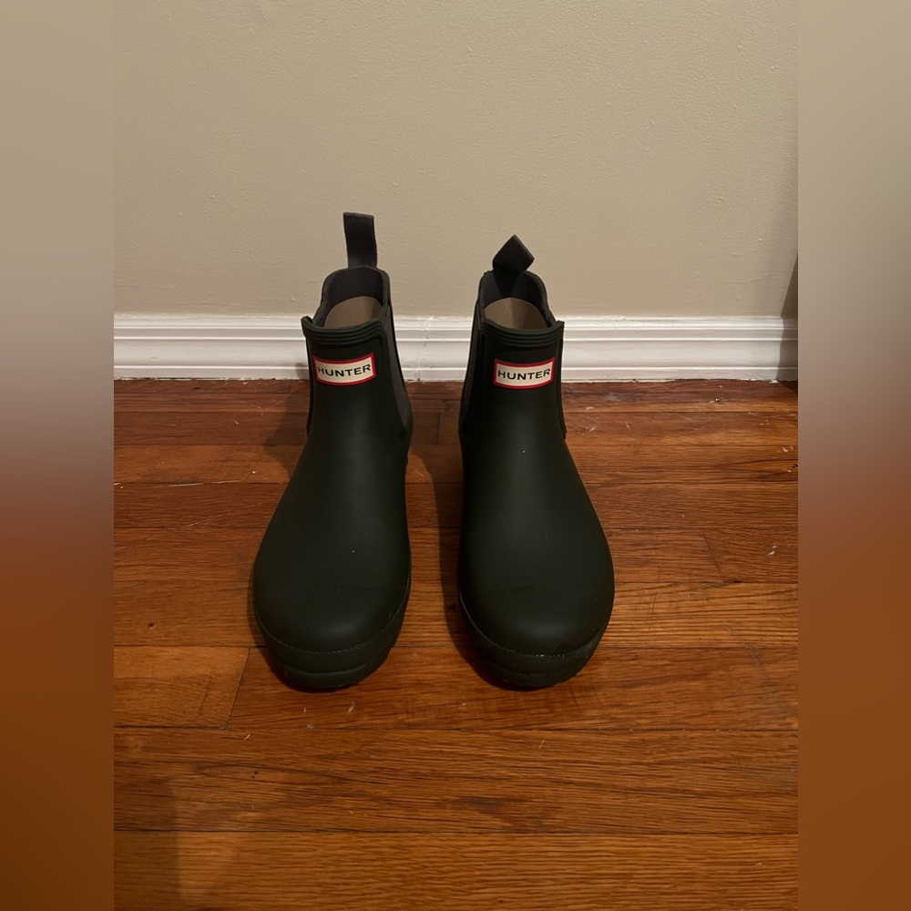Men’s Original Hunter Chelsea Boots (Size 9) - Dark Olive (Only Worn Once) - Picture 4 of 8